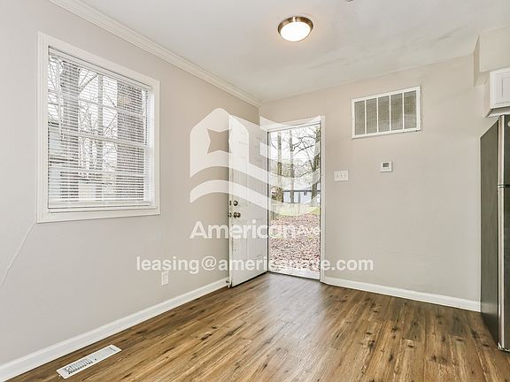 339555_005_dining_room_13649530.jpg