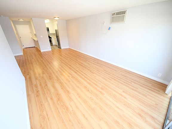 4th image of 10615 Rose Ave APT 404