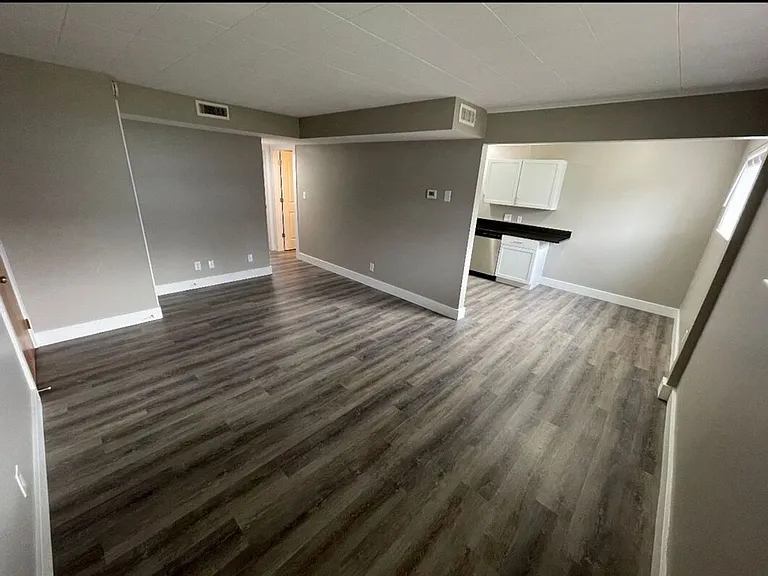 Remodeled Apartments Walking Distance from IU Campus — Photo 9
