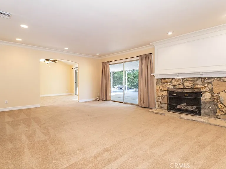 11761 Encino Ave — Photo 6