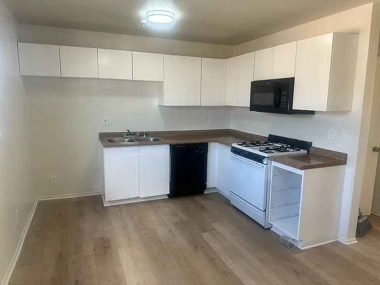 4029 W Broadway #5 — Photo 4