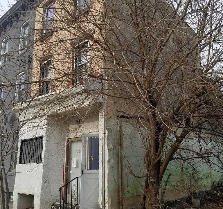 2nd image of 423 W Berks St