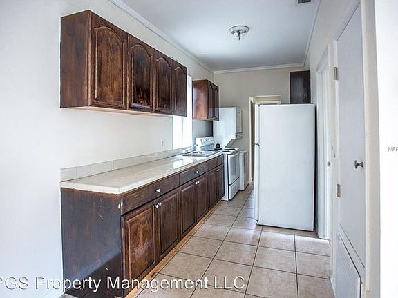 4th image of 215 Cedar Ave