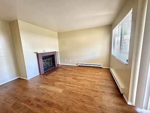 5th image of 4501 Boardwalk Dr #G