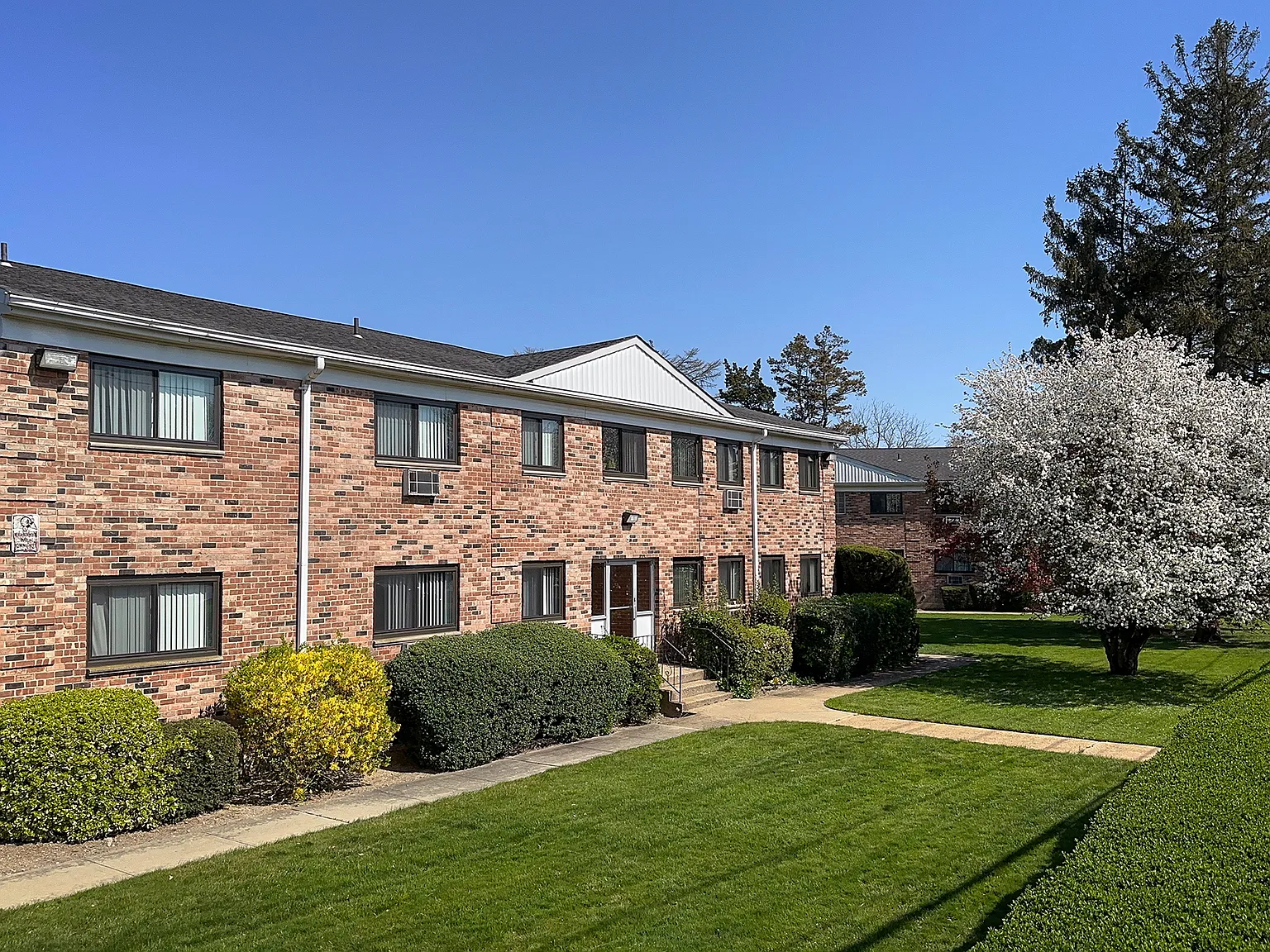 Fairfield Hedges at Bay Shore — Photo 4