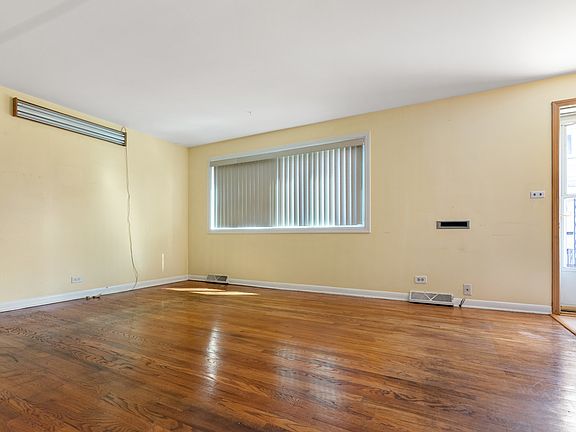4th image of 517 James Ct Unit A