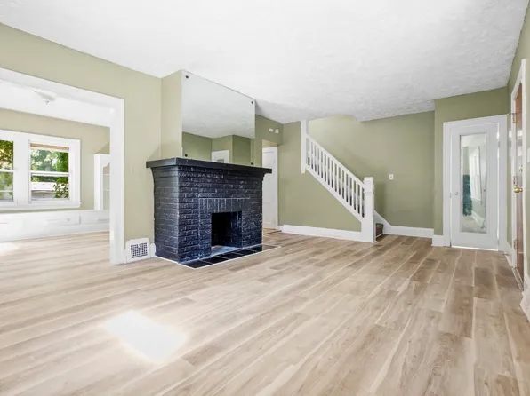 908 Greyton Rd, Cleveland Heights, OH 44112