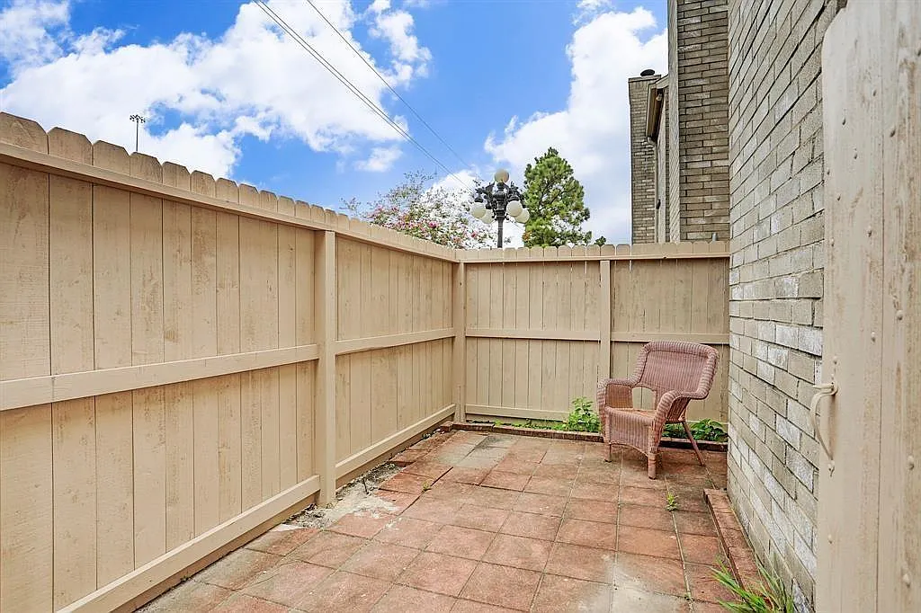 2 bed, 2.5 bath, 1600 sqft, $1,850 — Photo 2