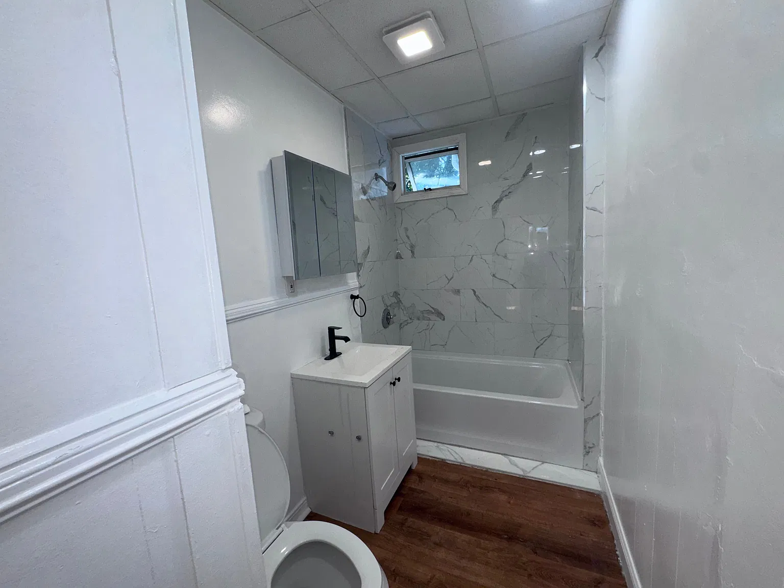 3 bed, 1.0 bath, 1100 sqft, $2,400 — Photo 4