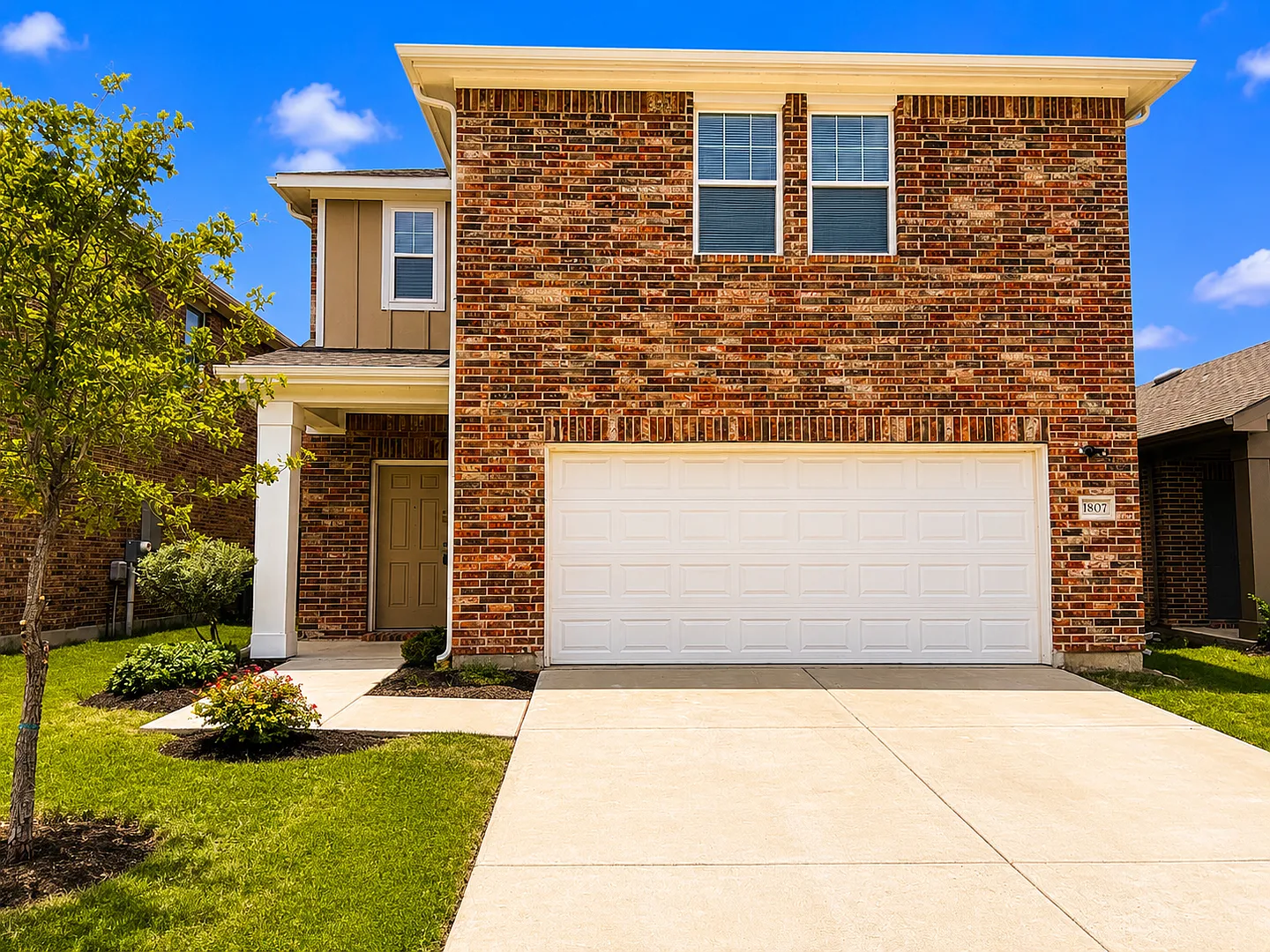 Available Now!! Home in highly desired Monticello Park — Photo 2