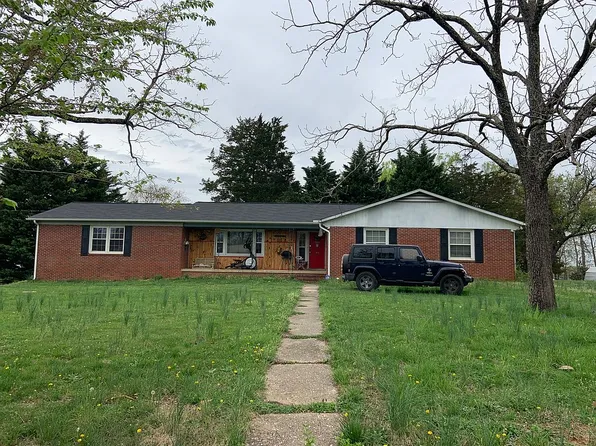 100 Pecan Ln, Fredericksburg, VA 22405