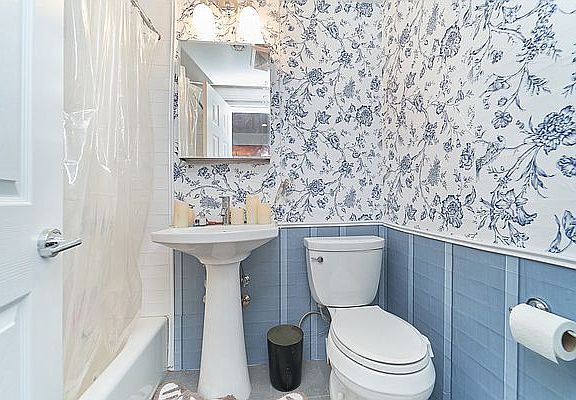 5th image of 118 E 4th St APT 18