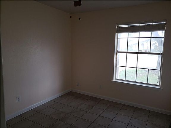 5th image of 1601 Crest Park Dr