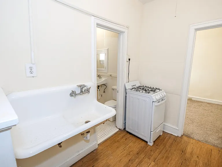 Santa Rosa Apartments — Photo 9