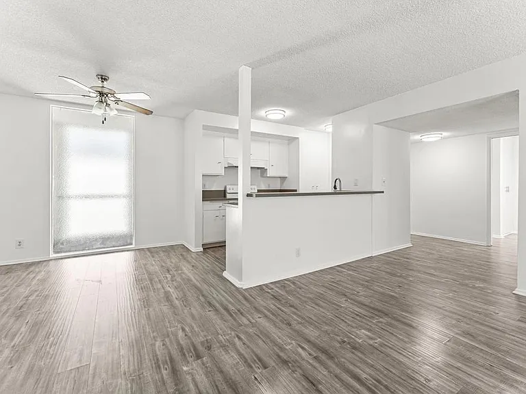 11946 Montana Ave #302 — Photo 10
