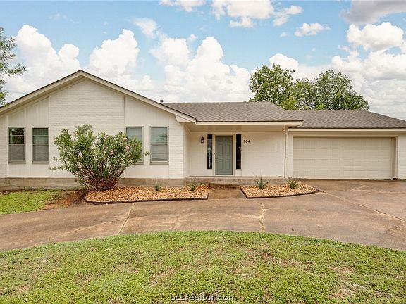 4th image of 904 Holleman Dr