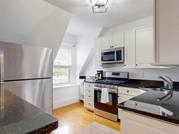15 Garrison Rd APT 3