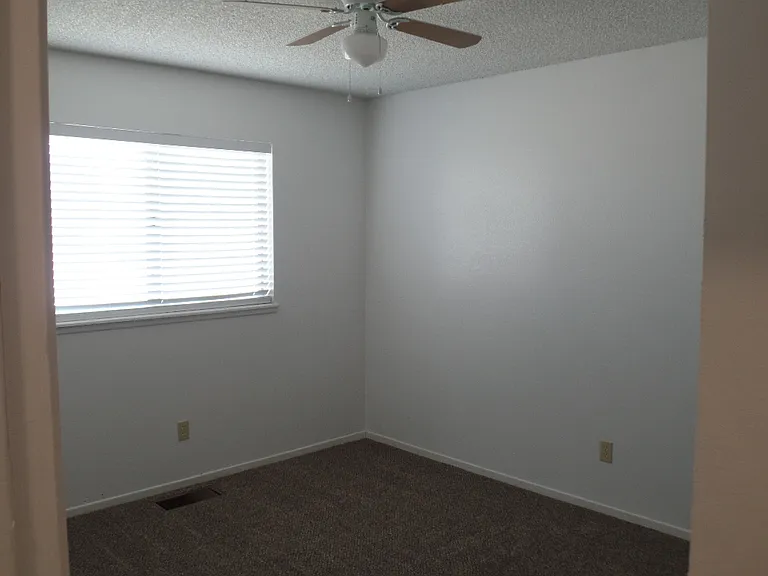124 S Gateway Blvd #C — Photo 3