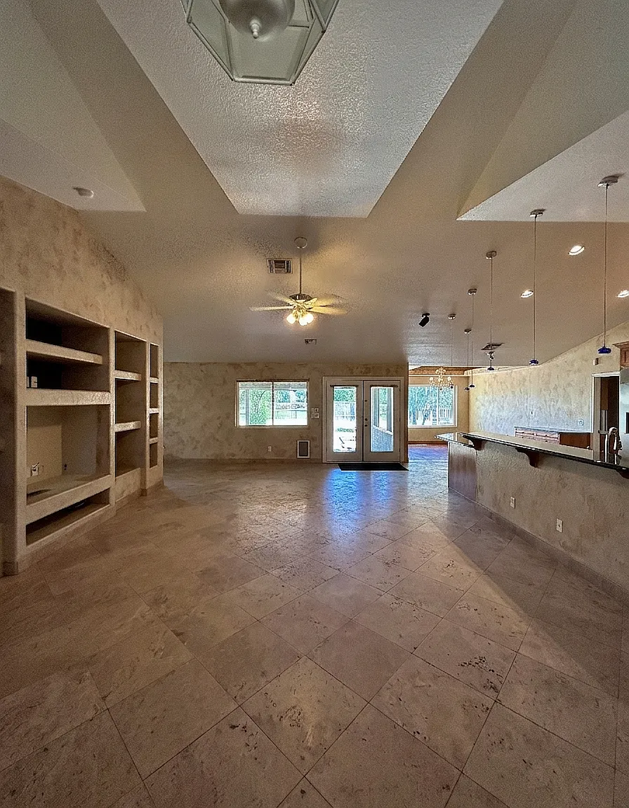 3 bed, 2900 sqft, $2,200 — Photo 2