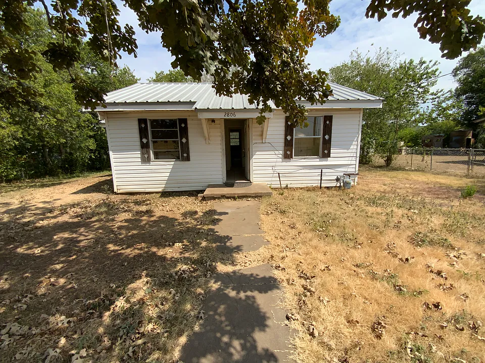 2806 Pat Dr