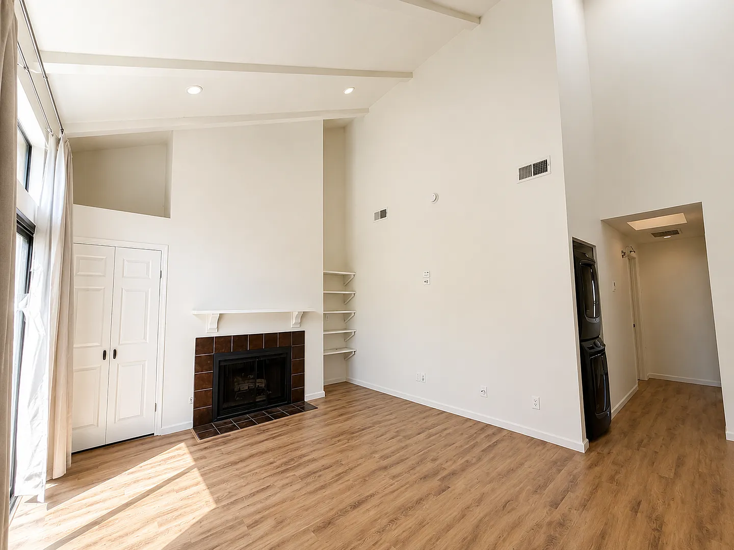 Spacious 2-Bedroom, 2-Bath Condo in Casa Balboa II North Park — Photo 2