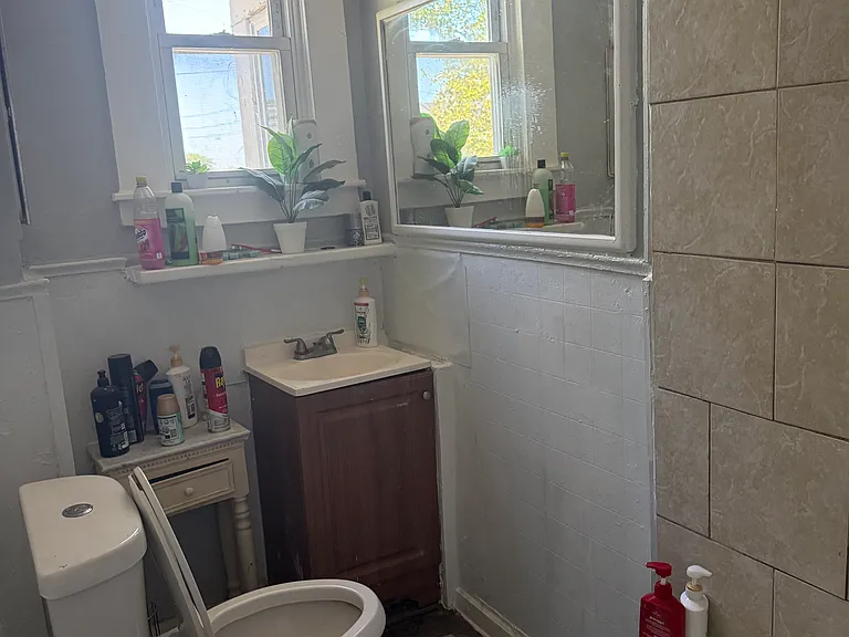 89 E Washington Ave #1 — Photo 5