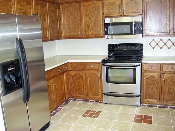 5th image of 118 Lattimore St APT 1