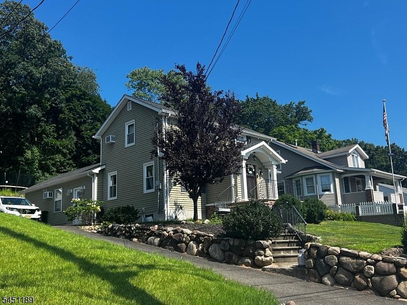 2nd image of 140 Watchung Dr