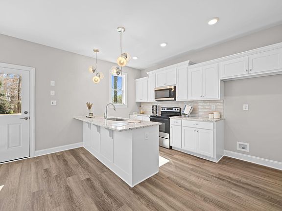 3rd image of 206 Cardinal Ct