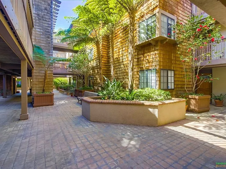 8870 Villa La Jolla Dr #305 — Photo 27