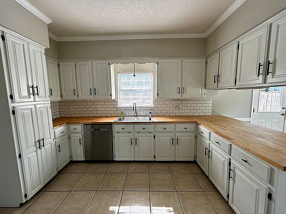 5th image of 571 Charles V St