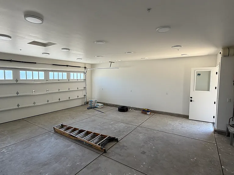 565 Seymour St — Photo 22