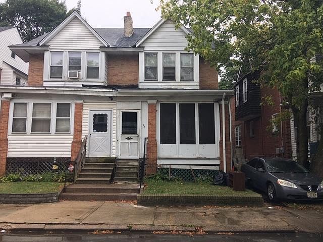 Home is to the right, shared driveway on right side of house.