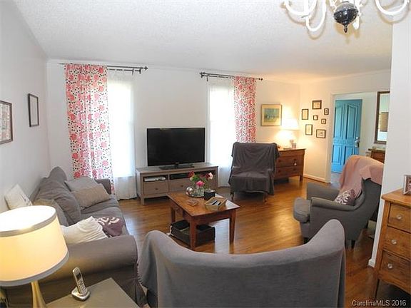 4th image of 2710 Prince Dr