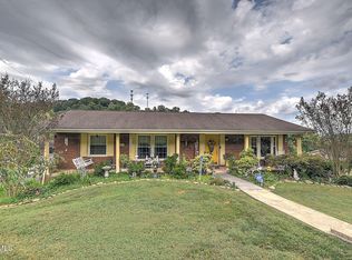 3900 Thornton Dr, Kingsport, TN 37664