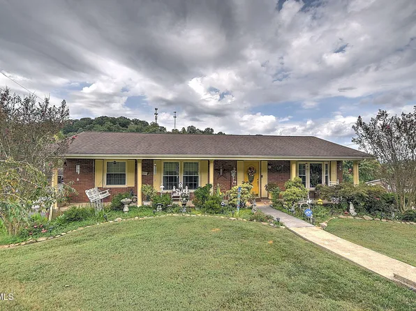 3900 Thornton Dr, Kingsport, TN 37664