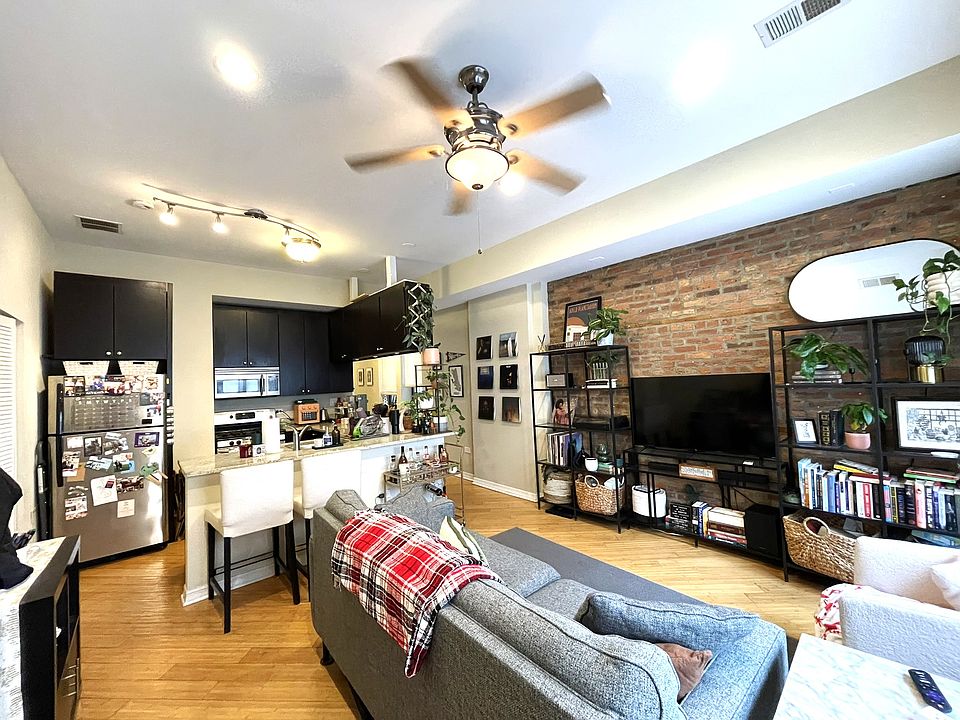 1st image of 1522 W Superior St #2