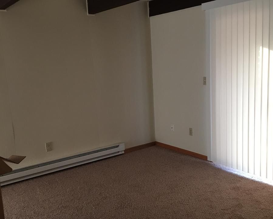 1st image of 155 Meadowpark Dr