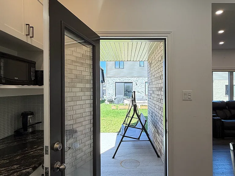72 McLean Ave — Photo 12