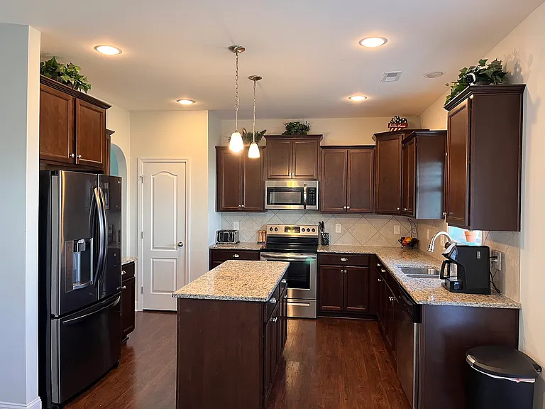 209 Brentmoor Dr — Photo 10