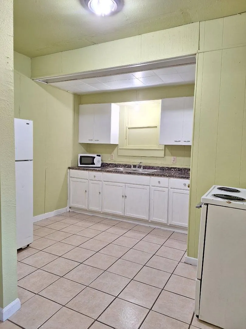111 W Dunnam St - 1 — Photo 1