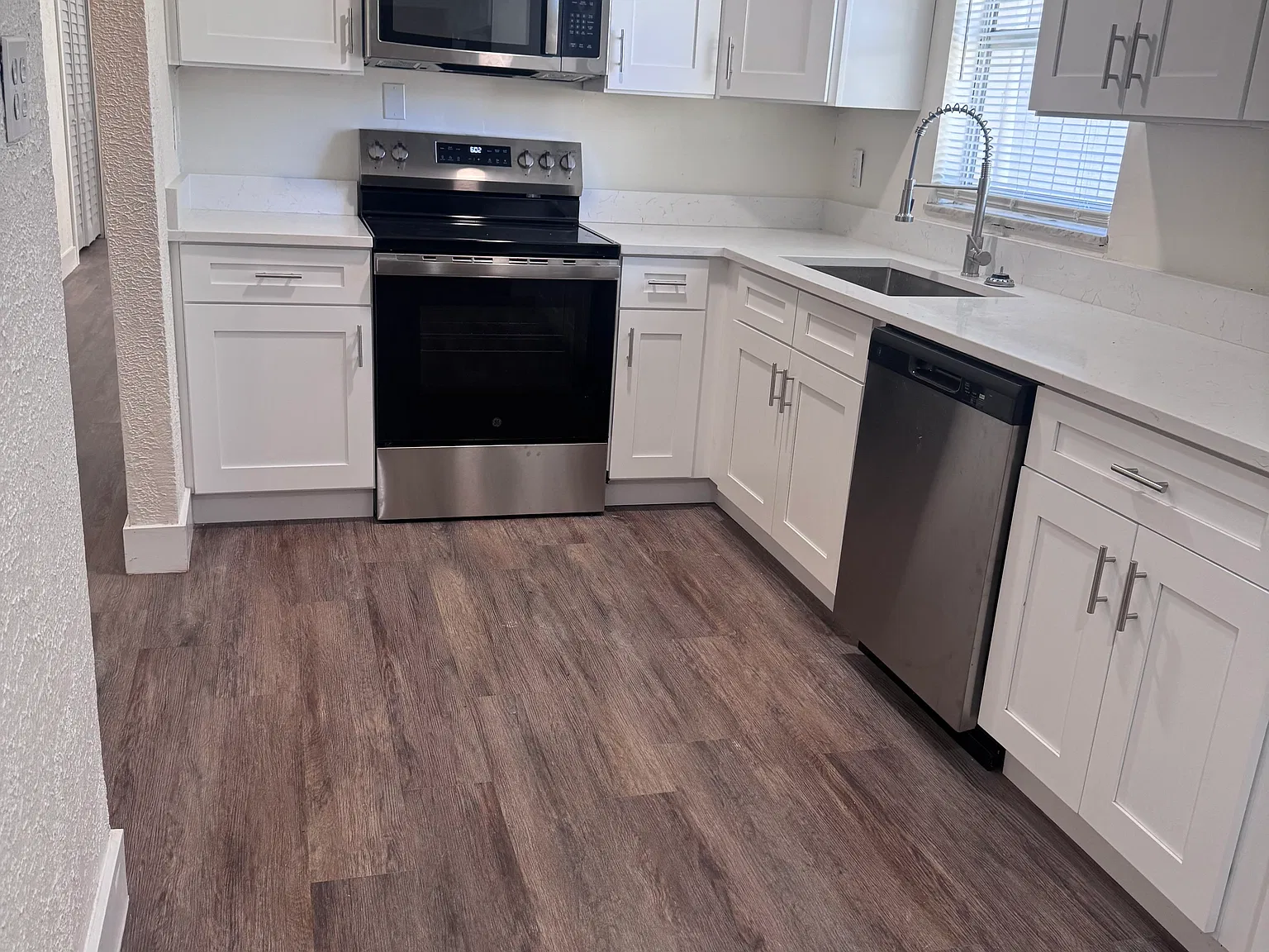 3 bed, 1.5 bath, 1507 sqft, $2,000 — Photo 3