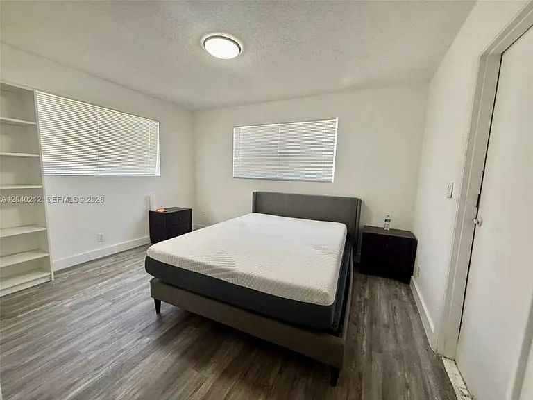 730 SW 5th Ave — Photo 9