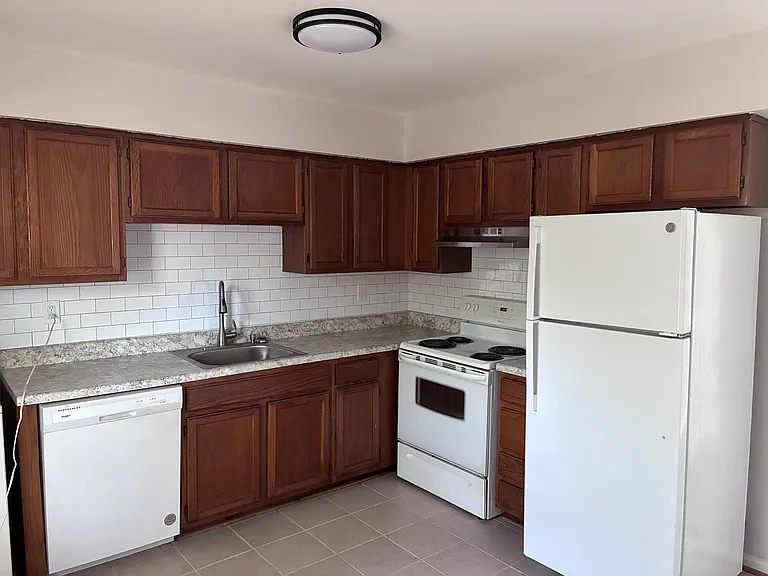 1216 Little Bay Ave — Photo 7