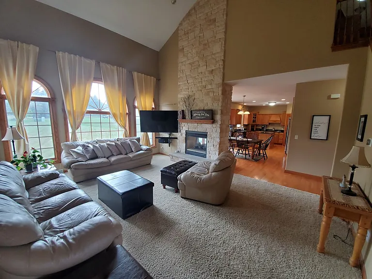 W150N7229 Paseo Ln — Photo 4