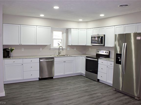 3rd image of 126 1/2 W Broadway St