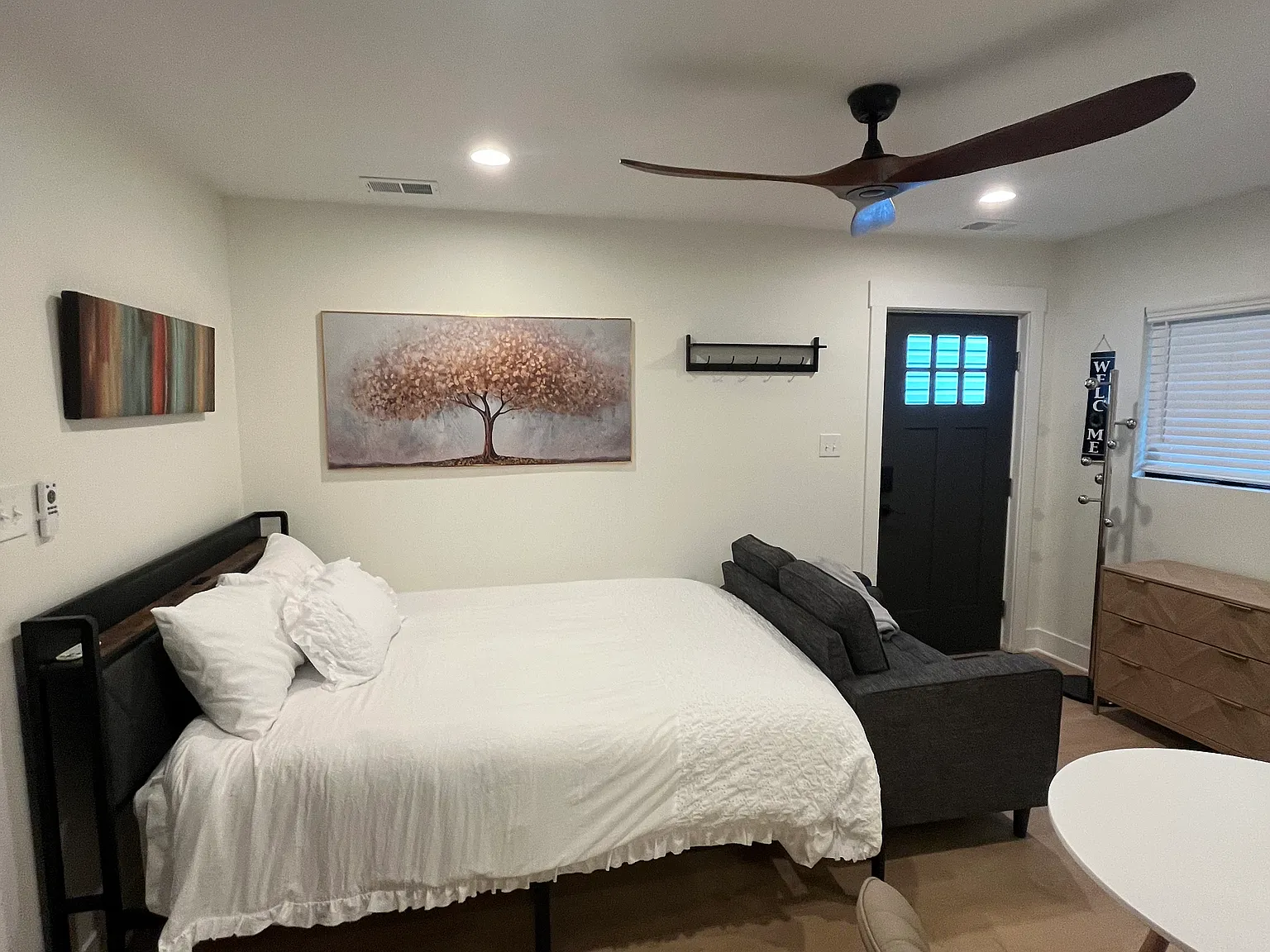 Studio, 600 sqft, $1,300 — Photo 2