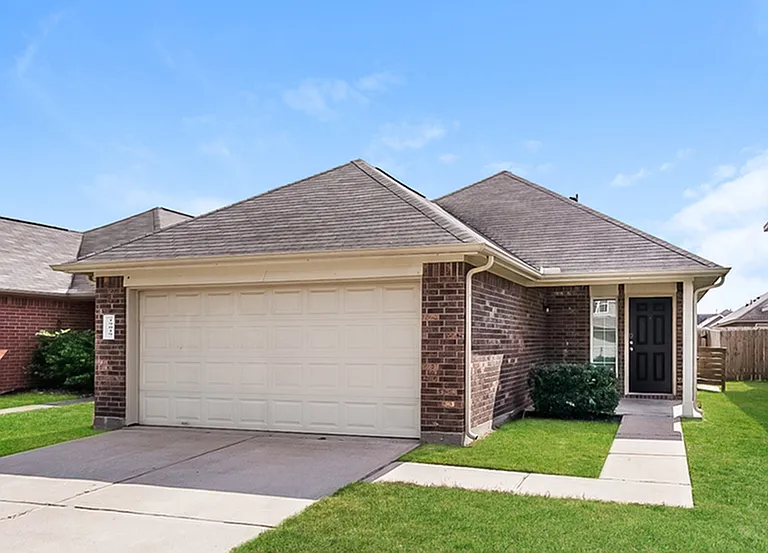 19019 Moynihan Dr — Photo 3
