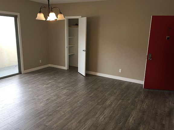 4th image of 837 S Ardmore Ave