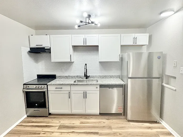 Aspen Creek Apartments — Photo 13